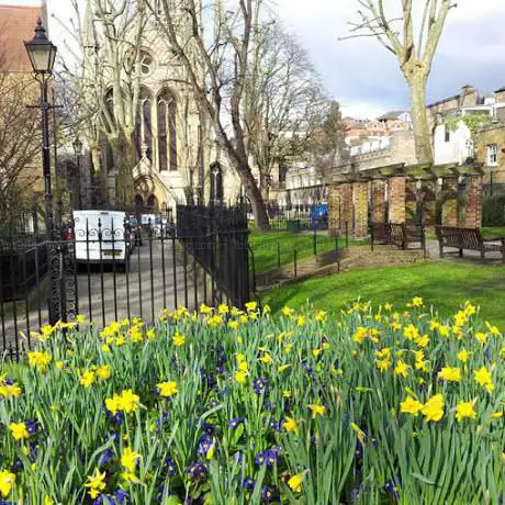 Saint Mary Abbots Gardens