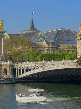 Boat in Paris