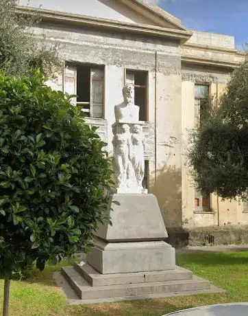 Monumento a Giovanni Battista Amendola