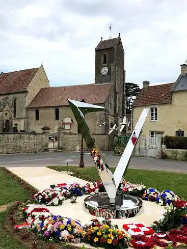 Memorial en souvenir des aviateurs polonais a Plumetot