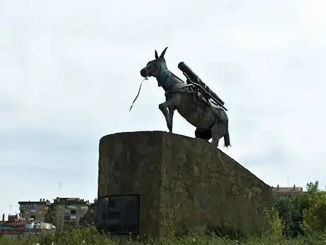 Monumento al Mulo en Montaña