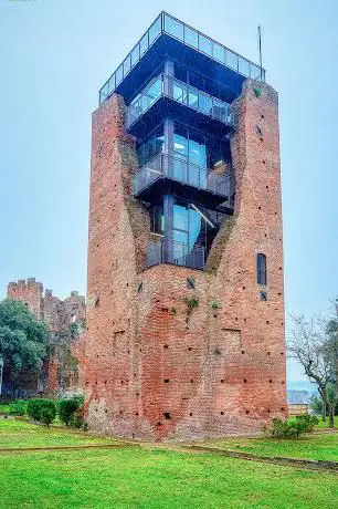 Torre di mezzo al parco Corsini