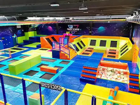 Space Jump - Trampoline Park