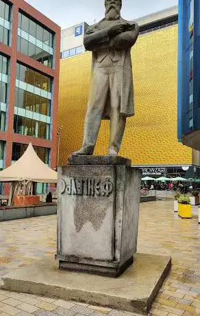 Friedrich Engels Statue