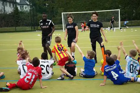 We Make Footballers Carshalton: Football Academy