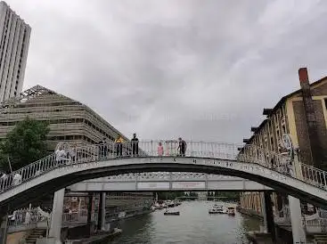 Unique pont levant de Paris