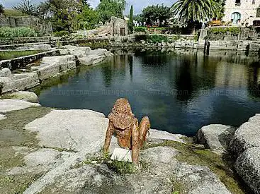 Une statue de l'Espondeilhanaise Geneviève Courrège