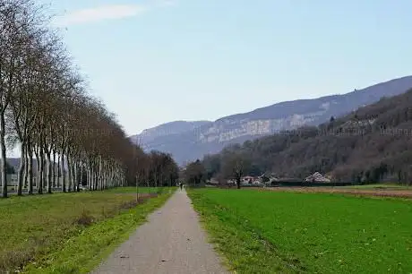 Voie verte  sur l'emlpacement d'une ancienne voie de chemin de fer