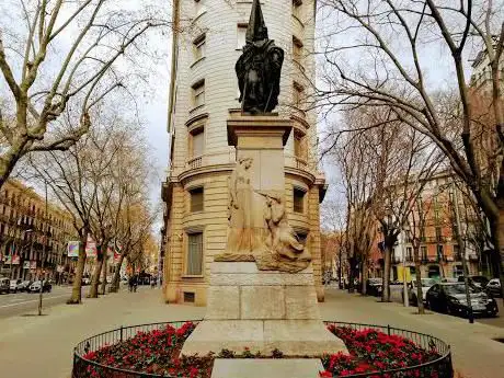 Monument a Rafael Casanova