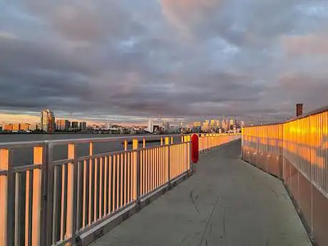 Thames Promenade.