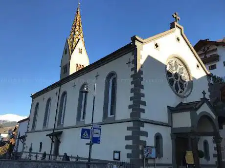 Kirche Barbian mit schiefem Kirchturm