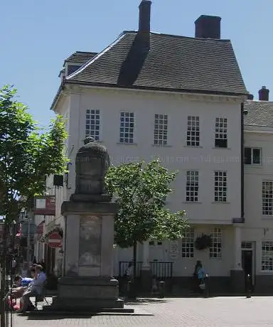 Samuel Johnson Birthplace Museum and Bookshop