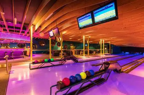 Bowling & Riverbar