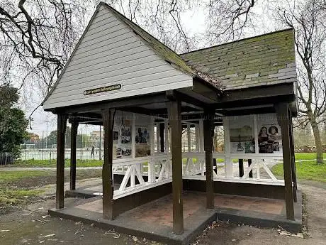 Kennington Park History Hut