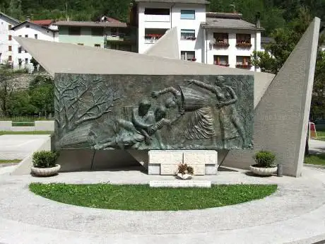 Monumento alle Portatrici Carniche / Denkmal zu den karnischen Bergträgerinnen