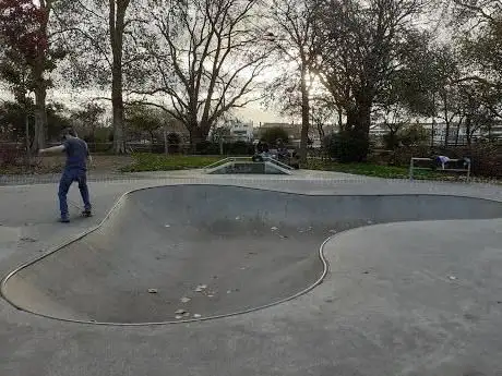 Bishops Park Concrete Skatepark & Bowl