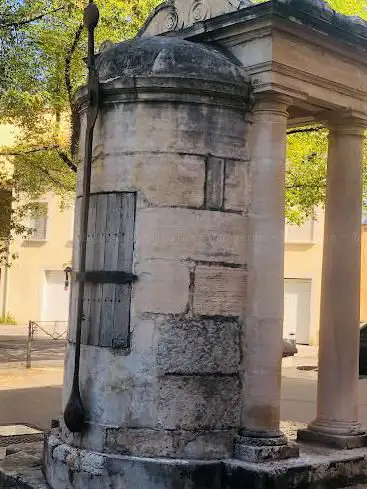 La Fontaine Du Taurobole