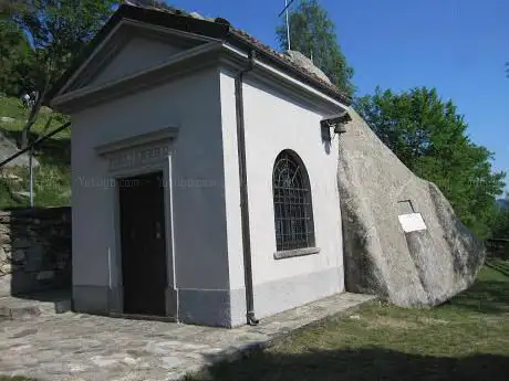 Sasso di Preguda e chiesetta di Sant'Isidoro