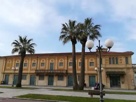 Cinema Savoia (historic  now closed)